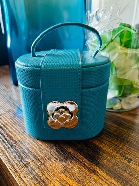Unique Tuscan Designs Teal Travel Jewelry Case detachable compartments handle